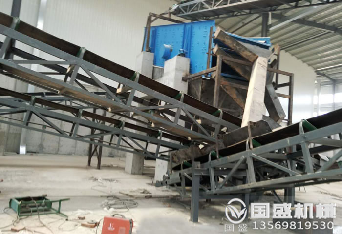 槽型皮帶機(jī)圖片 槽型皮帶機(jī)圖片